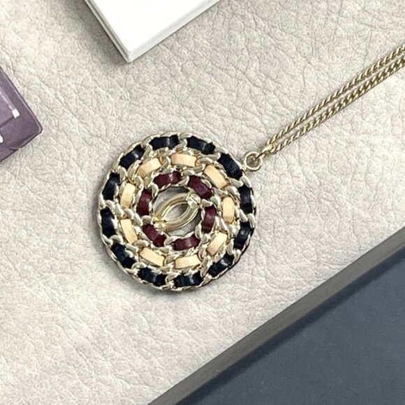 Chanel Lambskin Chain CC Necklace Gold with Pouch and Box - Picture 4 of 7